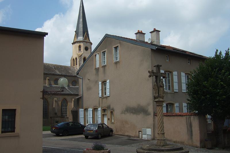 3-5-03 Luttange.JPG - Luttange mit Kirche - möglicher Haupthandlungsort in Karl Mays "Spion von Ortry"